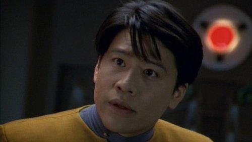 Star Trek: Voyager Season 1 Episode 8 - Emanations
