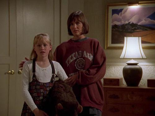 Northern Exposure Season 6 Episode 1 - Dinner at Seven-Thirty