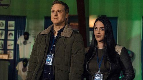 Resident Alien Season 1 Episode 9 - Welcome Aliens