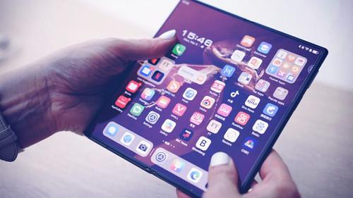 Click Season 26 Episode 7 - MWC: Smart Phones Get Smarter