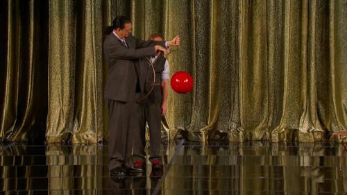 Penn & Teller: Fool Us Season 2 Episode 2 - The Invisi-Ball Thread
