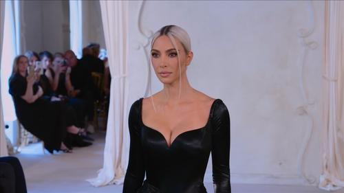 The Kardashians Season 2 Episode 10 - Here's to Paris