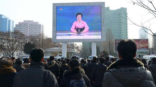 PBS News Hour Season 41 Episode 4 - January 6, 2016