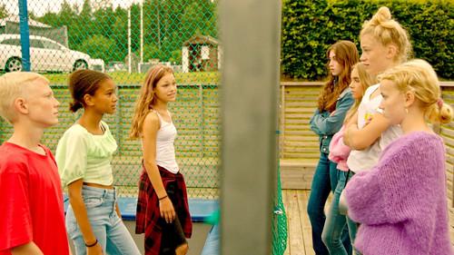 The campsite Season 2 Episode 1 - The trampoline dispute