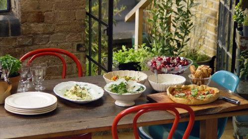 Jamie's 30-Minute Meals Season 2 Episode 10 - Cheat's Pizza