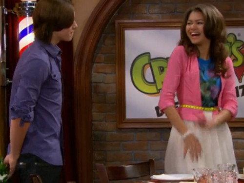 Shake It Up Season 3 Episode 15 - Love and War It Up
