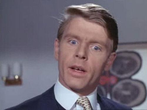 Man in a Suitcase Season 1 Episode 29 - Castle in the Clouds