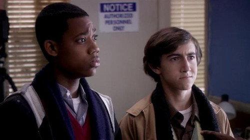 Everybody Hates Chris Season 4 Episode 13 - Everybody Hates Fake IDs
