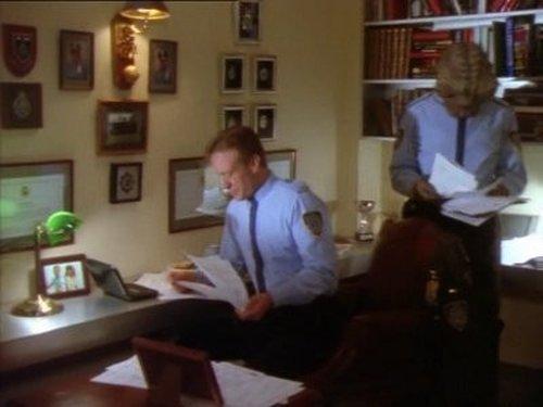 Space Precinct Season 1 Episode 21 - The Fire Within (2)