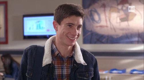 A doctor in the family Season 10 Episode 9 - Welcome back Ciccio! / Lorenzo and Sara separated in Berlin