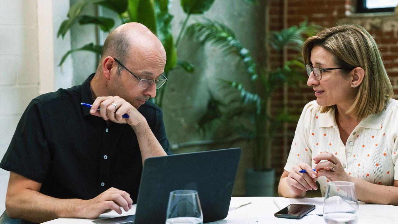 Père 100 enfants backdrop